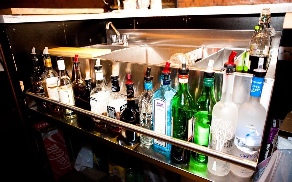 Bar Counter Silver Mocktail Station With Sink, Thickness: 16 Gauge Stainless Steel, Size: 483034