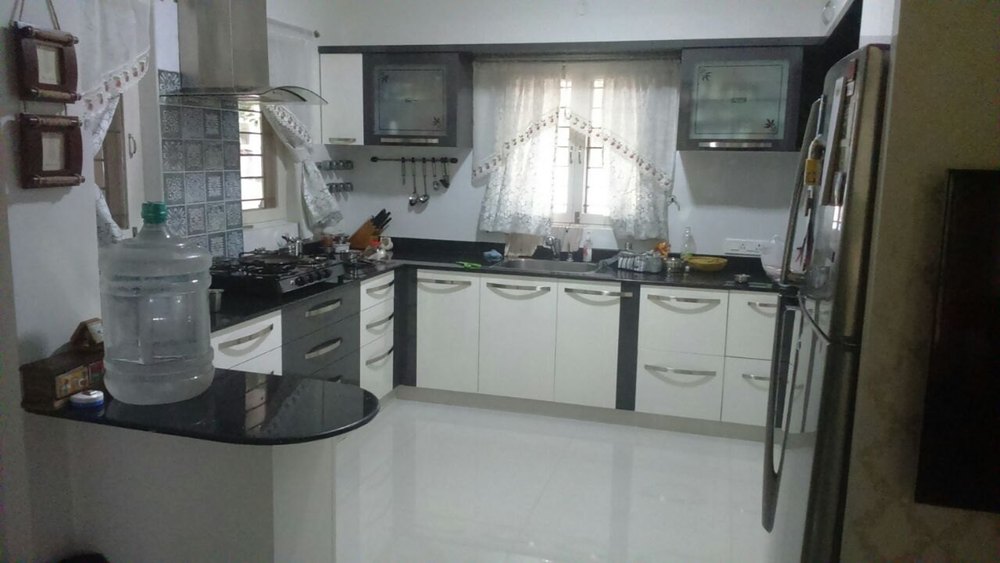 1350 Wooden Modular Kitchen