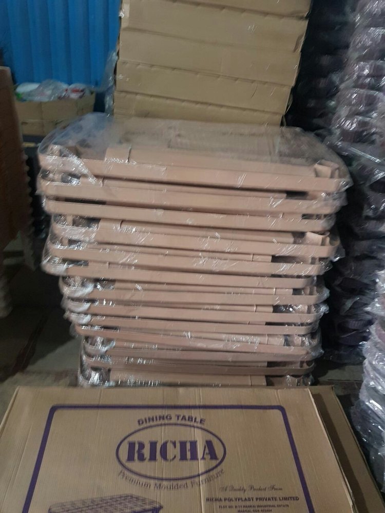 Plastic Dining Tables, Size: 4x2.5x2.5 Feet