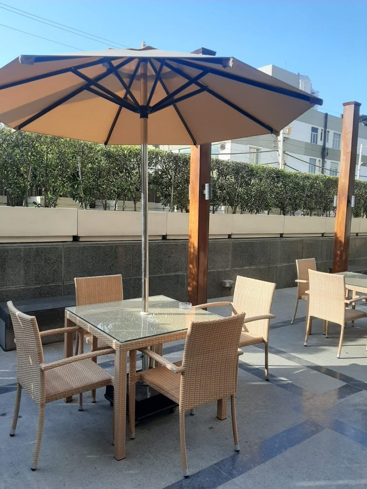Stainless Steel Manual Dinning Table Chair Table Set With Umbrella