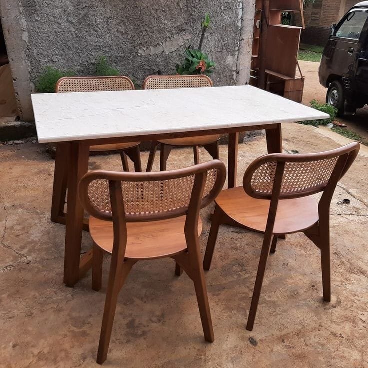 Square modern antique dinning table, 4 Seater
