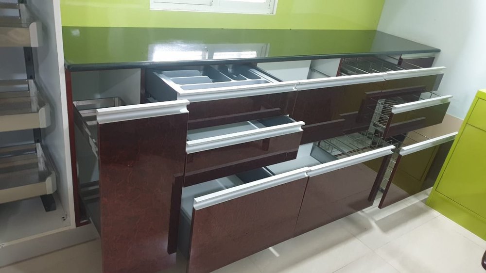Wooden Brown Kitchen Unit With Storage, Size: 2x3 Feet