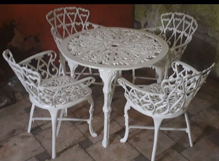 Aluminum Aluminiam casted dining tabke, 4 Seater