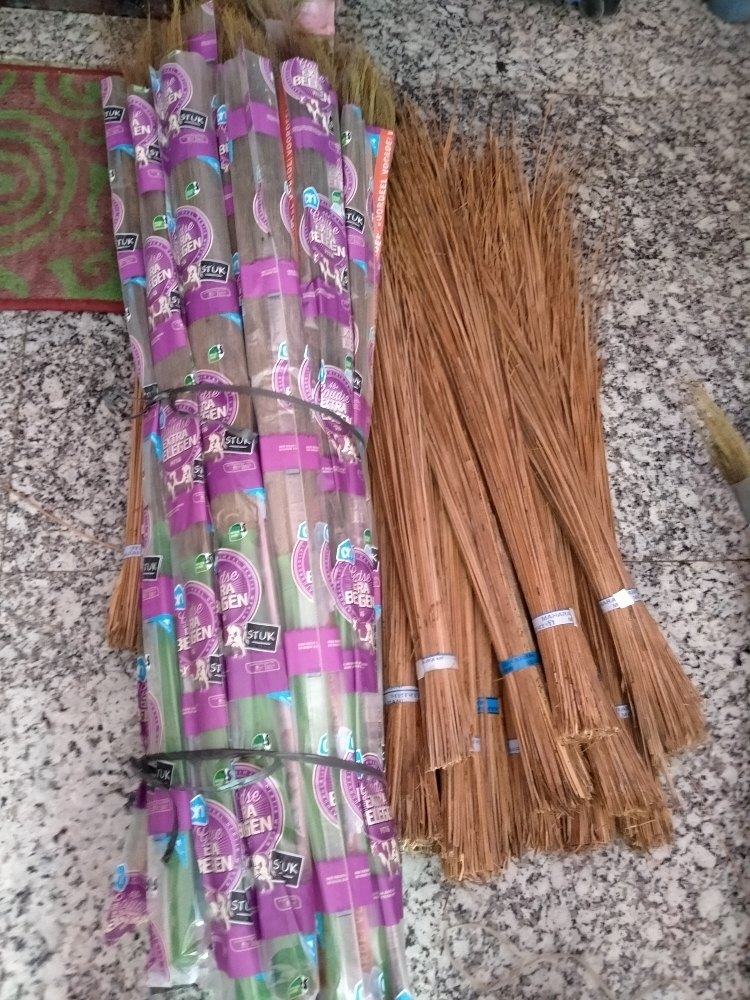 Coconut Stick Hard Brooms, Packaging Type: Carton Box, Size: 33