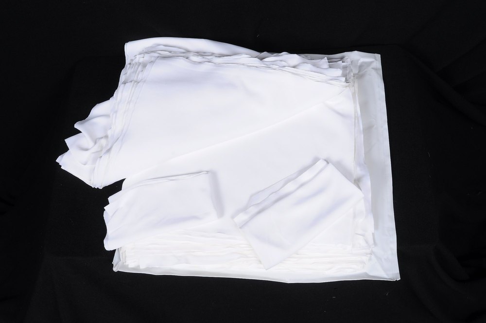White Lint Free Cloth, 100-130 Gsm, Size: 30x30 Cm