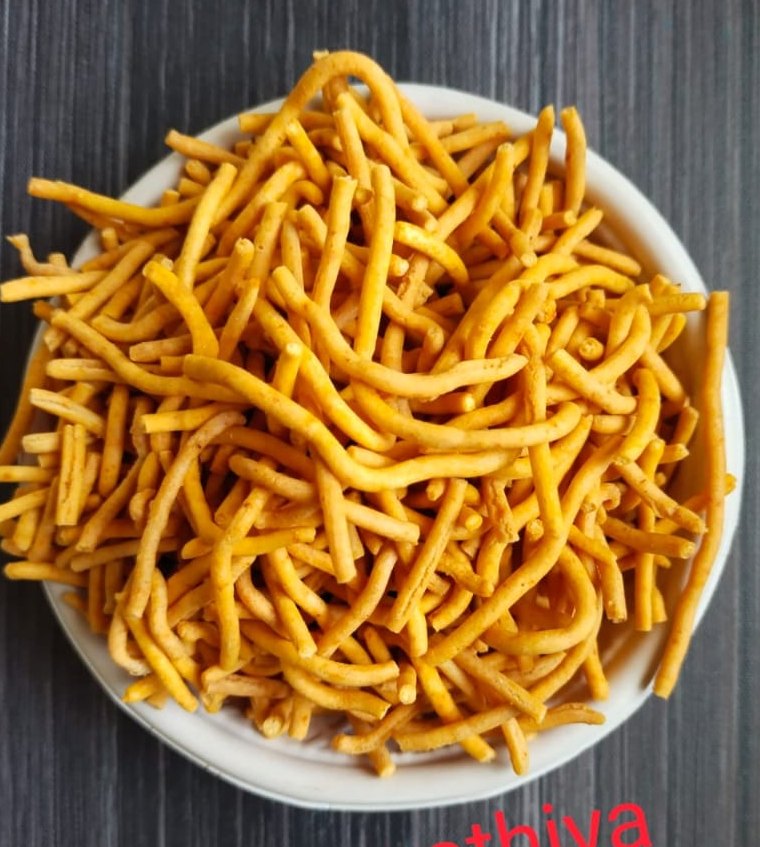saffron Namkeen Tikha Gathiya