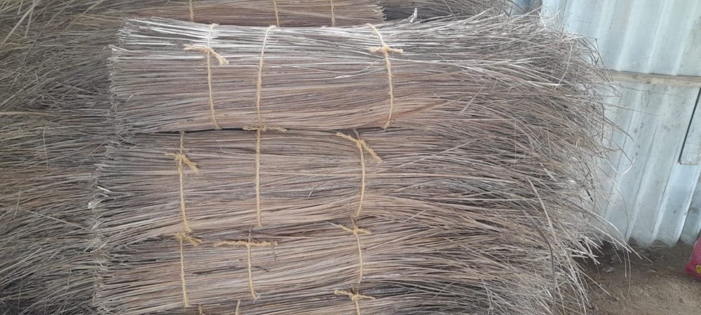 Golden mixing Nariyal Jhadu- Karur Raw Broom Sticks, For Cleaning, Packaging Size: 30 kg & 50kg