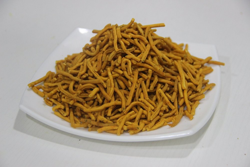 Tikha Gathiya Namkeen