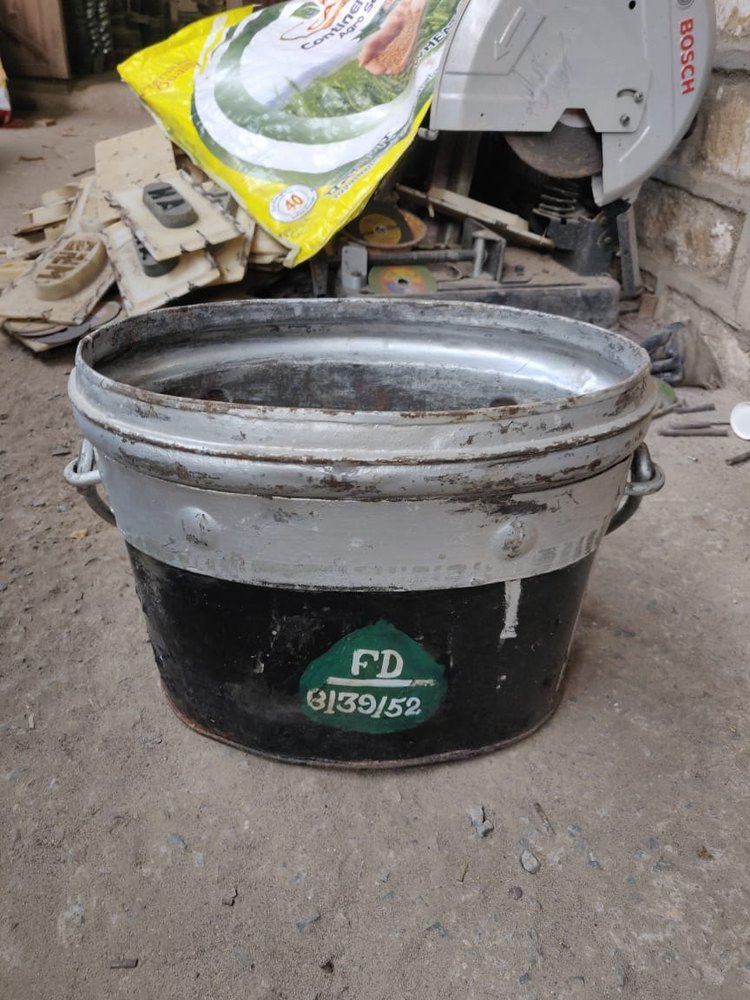 Multicolor Iron Reclaimed Metal Bucket, For Industrial