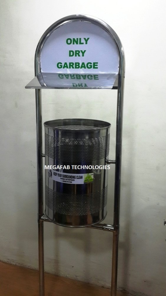 SS Pole Mounted Garden Dual Dustbin, Material Grade: SS202, Capacity: 40 Liter