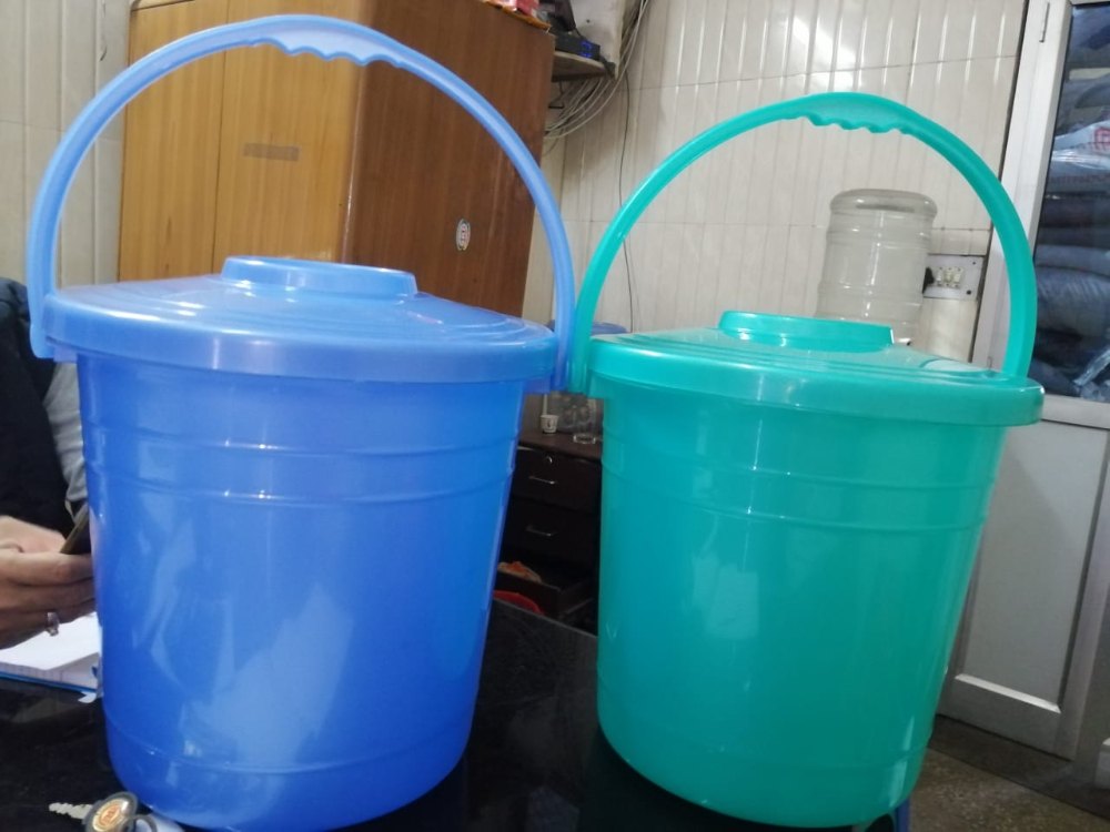 prisha Plastic 20 Litres Dustbin with Lid, Capacity: 21-25 Liters