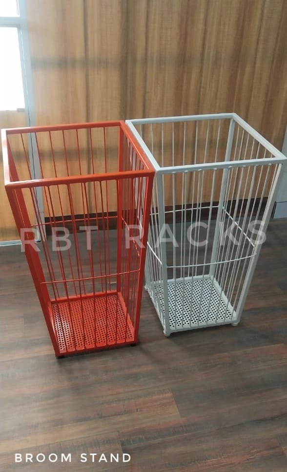 MILD STEEL BROOM STAND, Size: 16x12