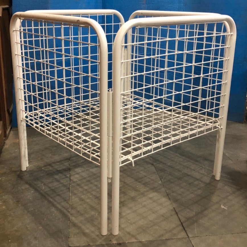 Metal Supermarket Dump Bin, Size: 2 Feet X 2 Feet, Capacity: 35 Kg
