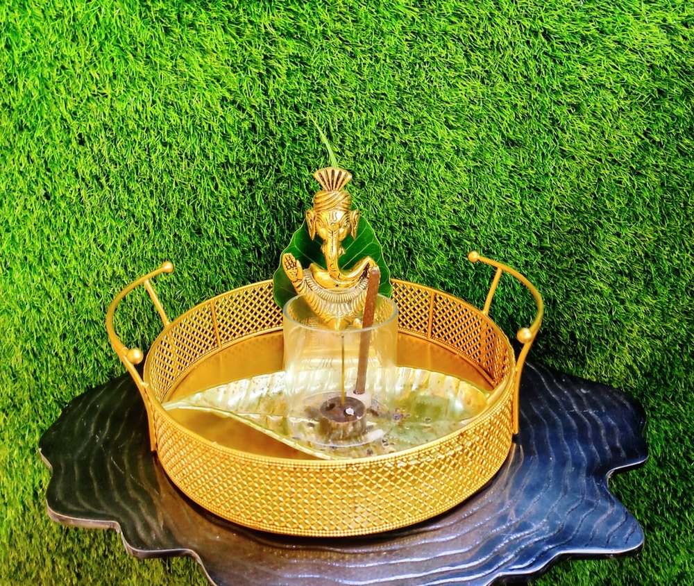 Round Golden Basket, Size: 10x10x2 Inches