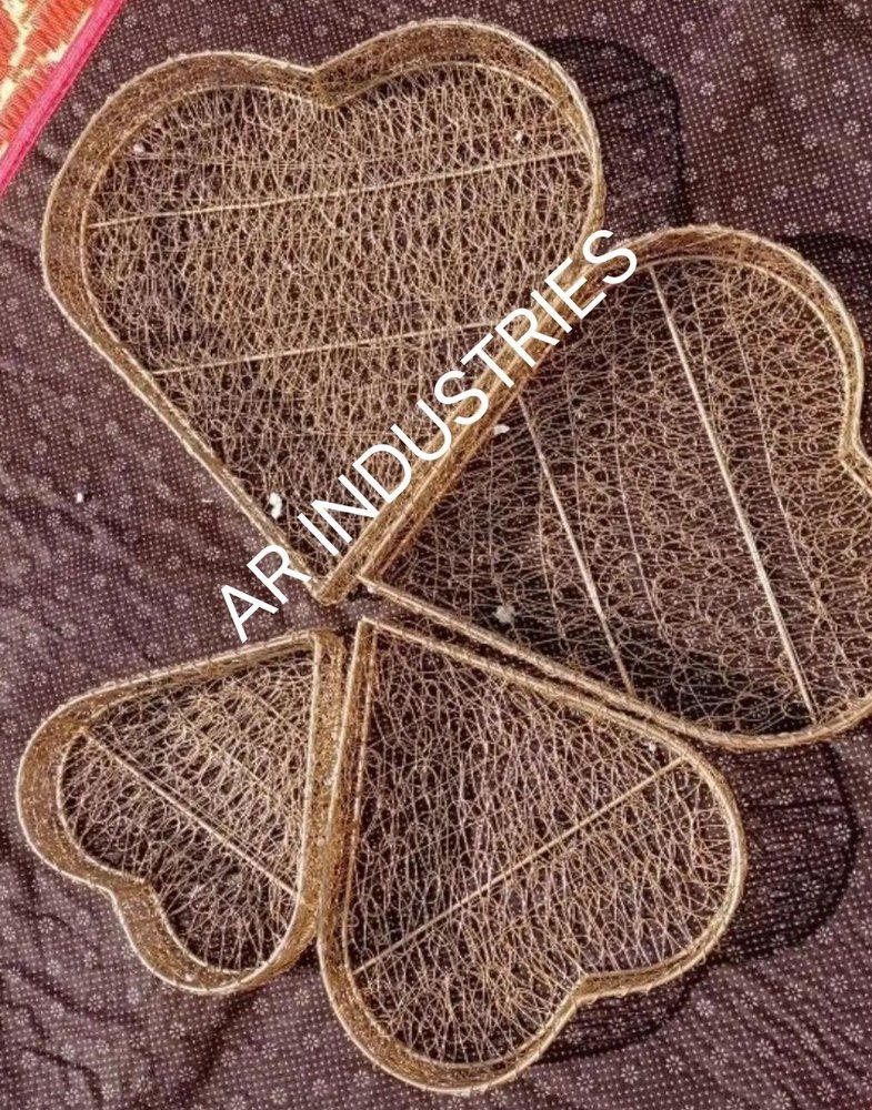 Gold Heart Exclusive Metal Hamper Baskets, Size/Dimension: 7 Inch, Spray