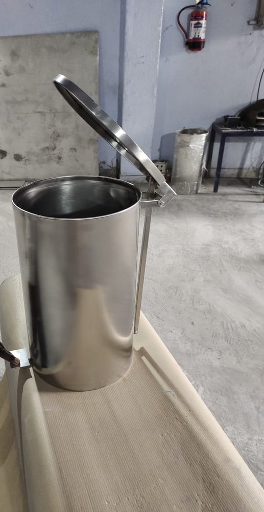 Floor Standing Silver Ss Pedal Dust Bin, Material Grade: 304 Grade, Capacity: 15 Ltrs