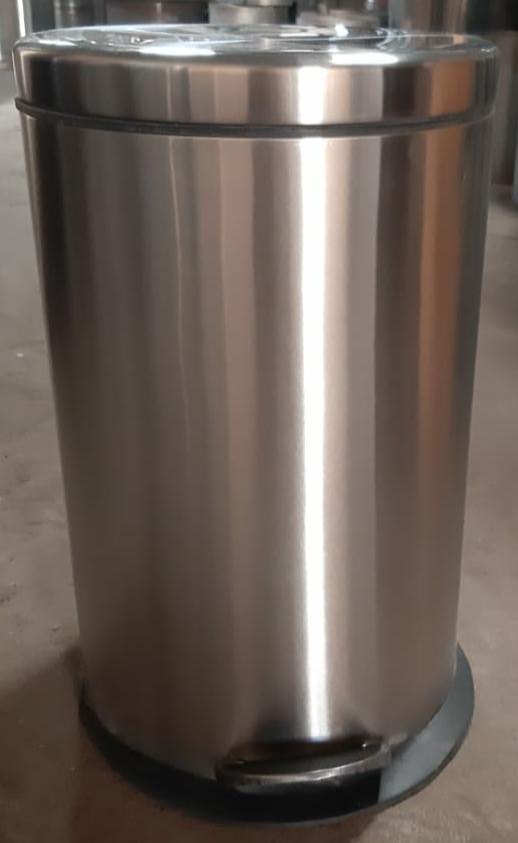 Silver Stainless Steel Pedal Bins, For Home