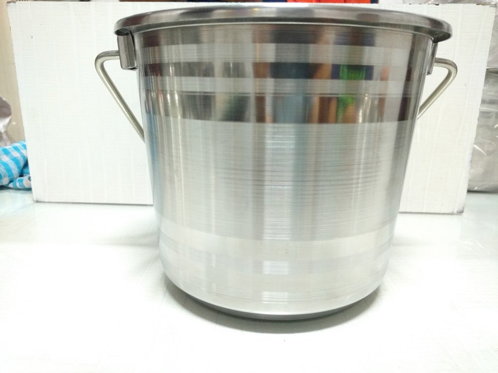 Stainless Steel Buckets, Capacity: 8-10 Ltr