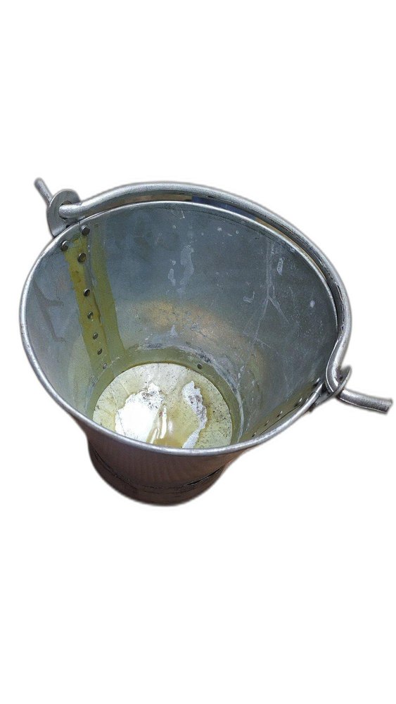 Polished Silver Galvanized Iron Buckets, Capacity: 25 L, Size: 20inch