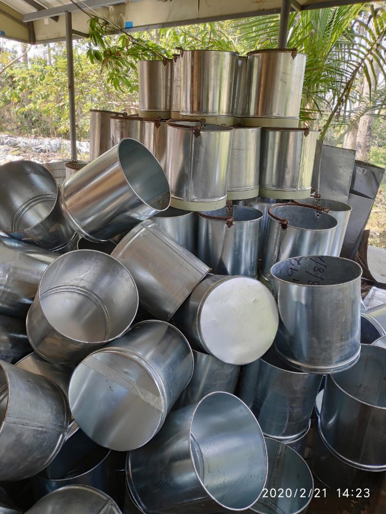 Galvanized Silver White G I Bucket 14 Ltr