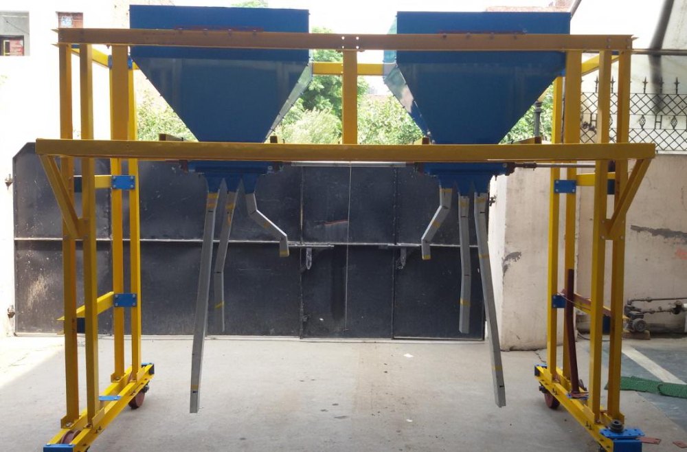 Four-Wheel Automatic Poultry Feed Trolley