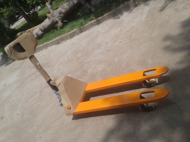 Astha Pallet Trolley, Capacity: 2000 kgs