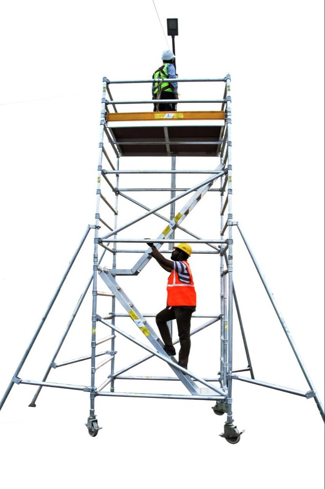 Costructor Scaffolding Aluminium Trolley on, Size/Dimension: 1350 X 1800 Mm, Load Capacity: 250 Kg