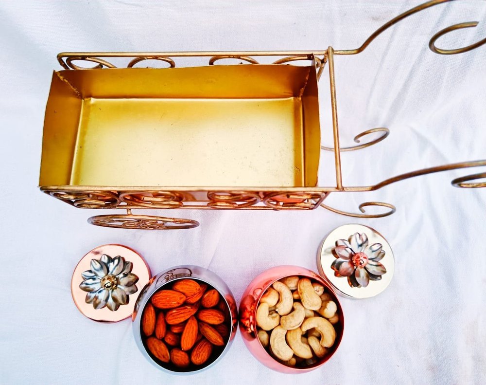 Brass Platform Rectangular Fruit Metal Trolley, Size/Dimension: 9 X 16 X 21 cm, Load Capacity: 2 Kg