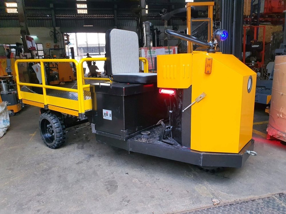 Titan Manual Battery Operated Platform Truck, Model Name/Number: Tpt, Load Capacity: 2500 kg