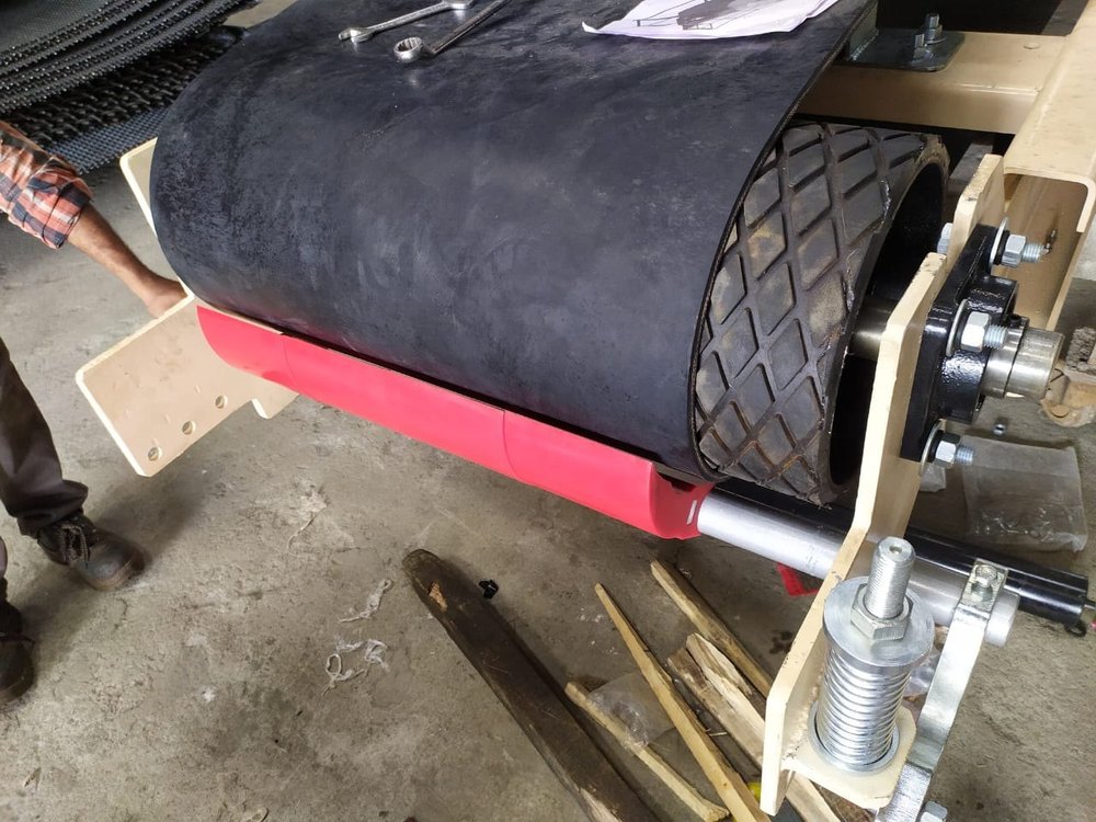 Plastic Double Sprocket Tapered Roller KIC Belt Scrapers, Thickness: 25mm