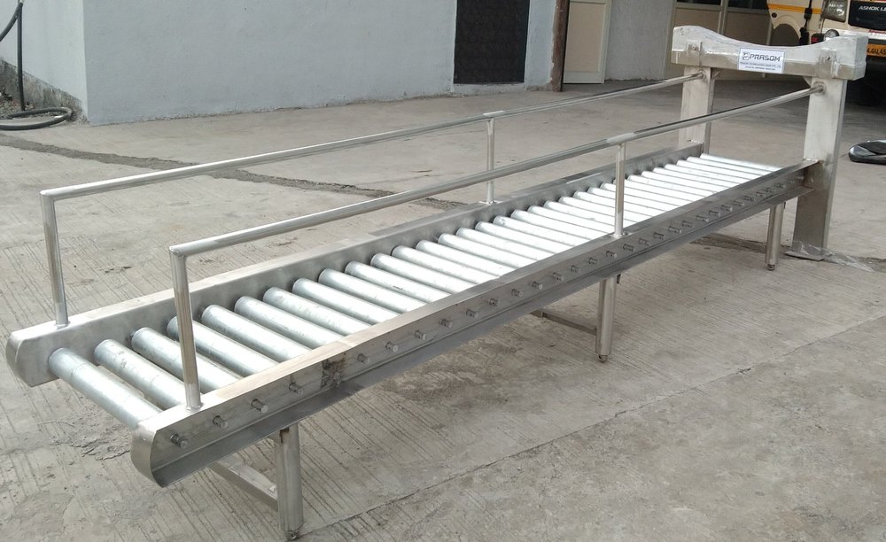 STAINLESS STEEL 1 Mtr To 6 Mtr Conveyor Roller, Capacity: 15 Can, Material Grade: 304