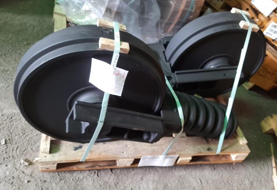 Berco Idler With Tensioner, Roller Length: 1 Ft, Roller Diameter: 2 Ft