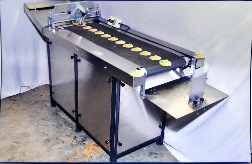 Vertical Conveyors Electric Carton, Label And Pouch Dispenser Machine, Capacity: 50-100 Kg Per Feet