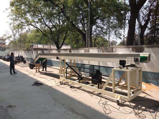 Raj Conveyors Truck Loading Conveyor, For Packaging