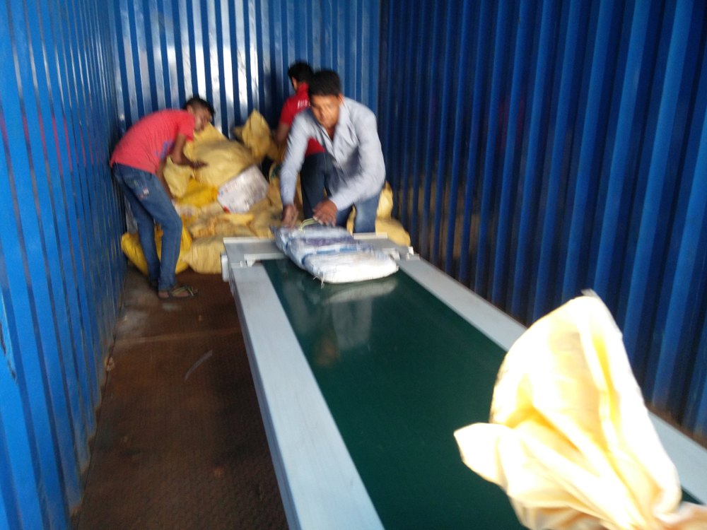 Nylon Flexible Conveyors Expandable Loading Conveyor System, Capacity: 200 To 300 Kg Per Feet