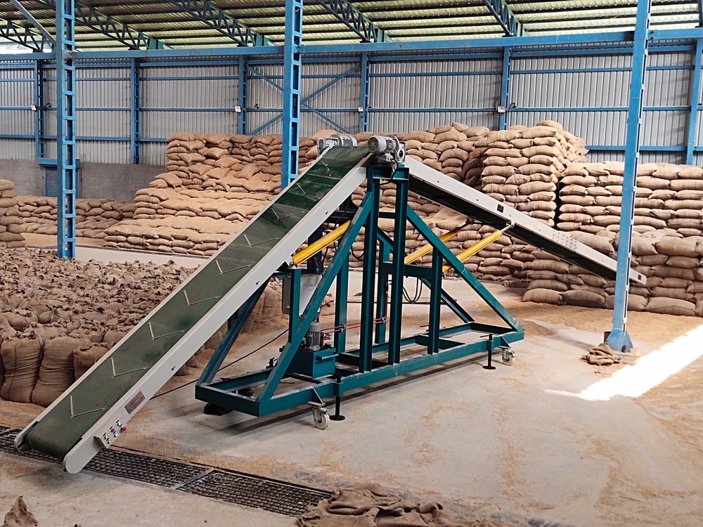 SREEVAS Stacking Conveyor, Material Handling Capacity: 1000KG