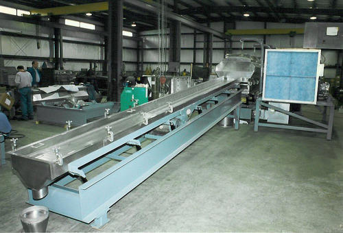 KI-MACHINES Standard Sieving Vibratory Conveyor Machine, Capacity: Standard