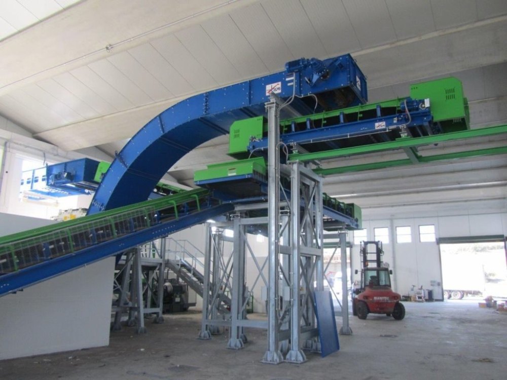 Vertical Conveyors Electric Scraper Conveyor, Capacity: 100 kg/ft