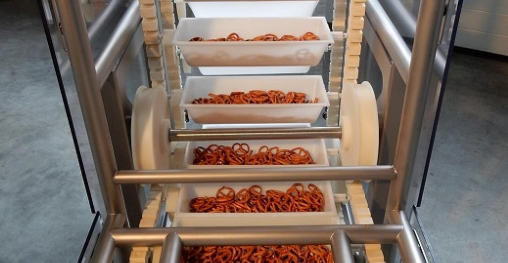 Mnt Industries Elevator Chain Bucket Conveyor, Capacity: 30 Kg/Bucket