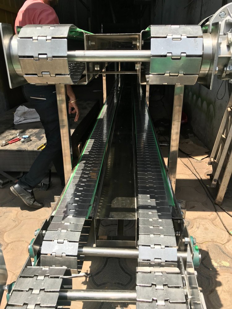Vasp Stainless Steel Crate Conveyor System, Material Handling Capacity: 150 Kg/feet