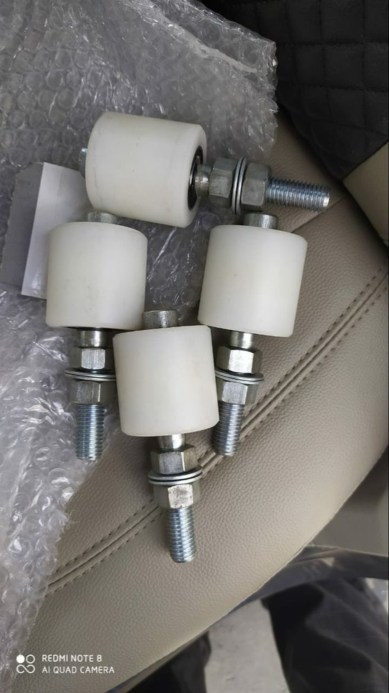 Hooks White Nylon Roller Guide, Size: 2.5 Inch And 1.5 Inch
