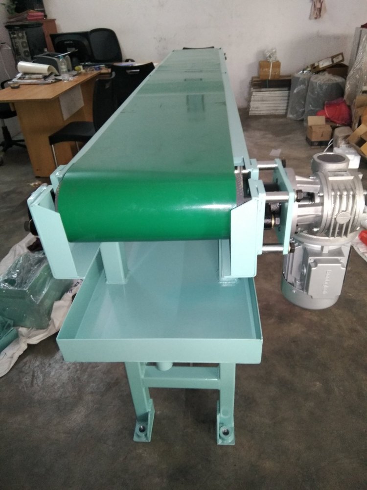 Mild Steel Belt Conveyor with Drip Tray, Material Handling Capacity: 100 Kg/ Ft