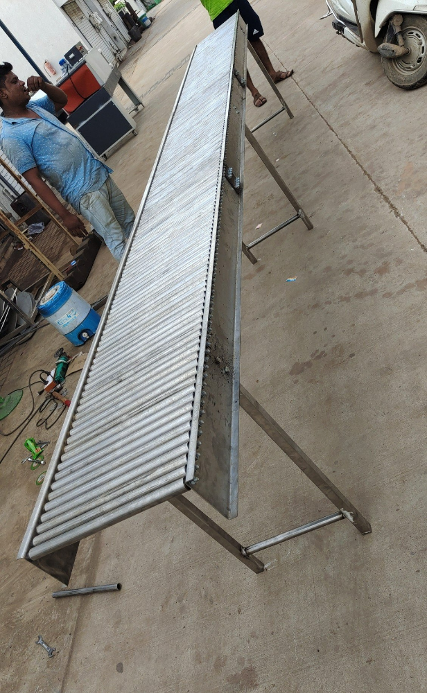 Steel Roller Table Conveyor, Capacity: 50-100 KG Per Feet