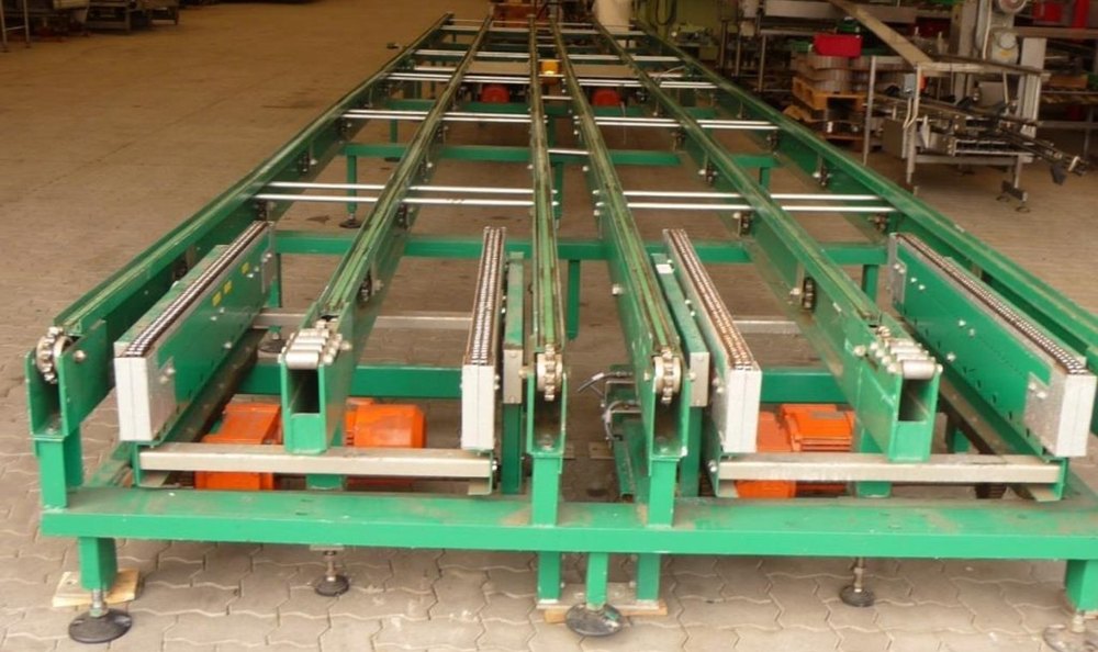 Motorized Chain 30 Feet Typhon Pallet Conveyor, Capacity: 1500kg