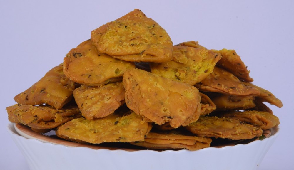Munchin Methi Puri Namkeen & Snacks, Packaging Type: Packet