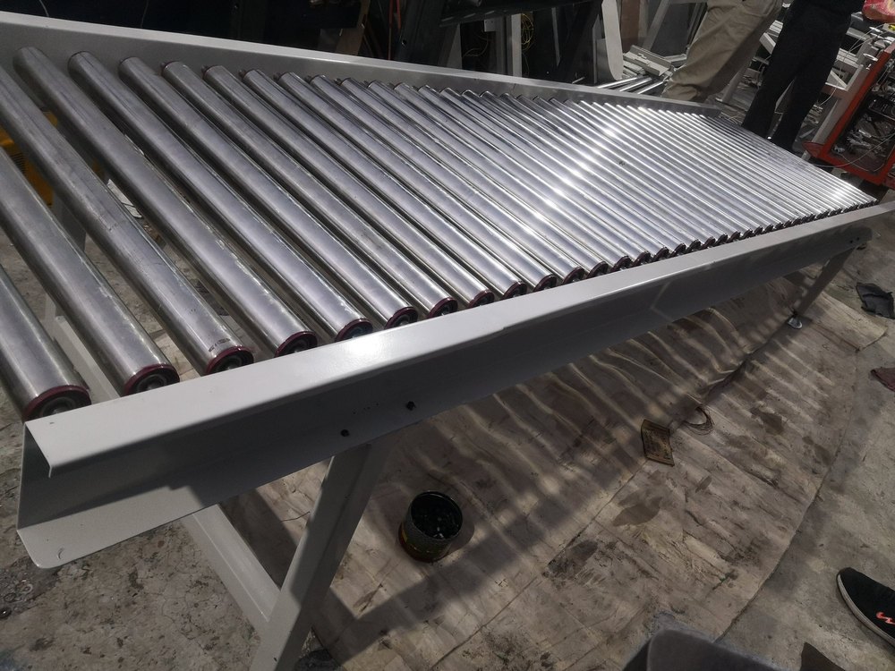 M.S S.S 4FT Mini Roller Conveyor, Roller Diameter: 1.5\'\', Capacity: 20KG