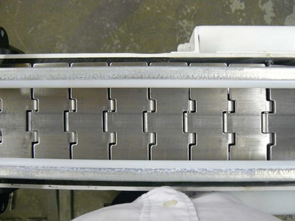 Flat Type Stainless Steel SS Pet Bottle Conveyor, Material Handling Capacity: 100-150 kg per feet