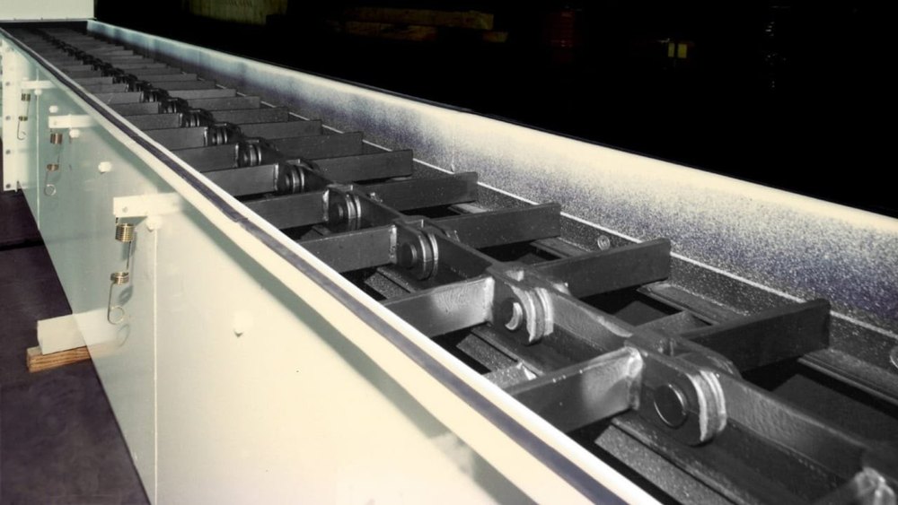 Vertical Conveyors Mild Steel Drag Chain Conveyor System, Material Handling Capacity: 50 kg per feet, Capacity: 10 Ton