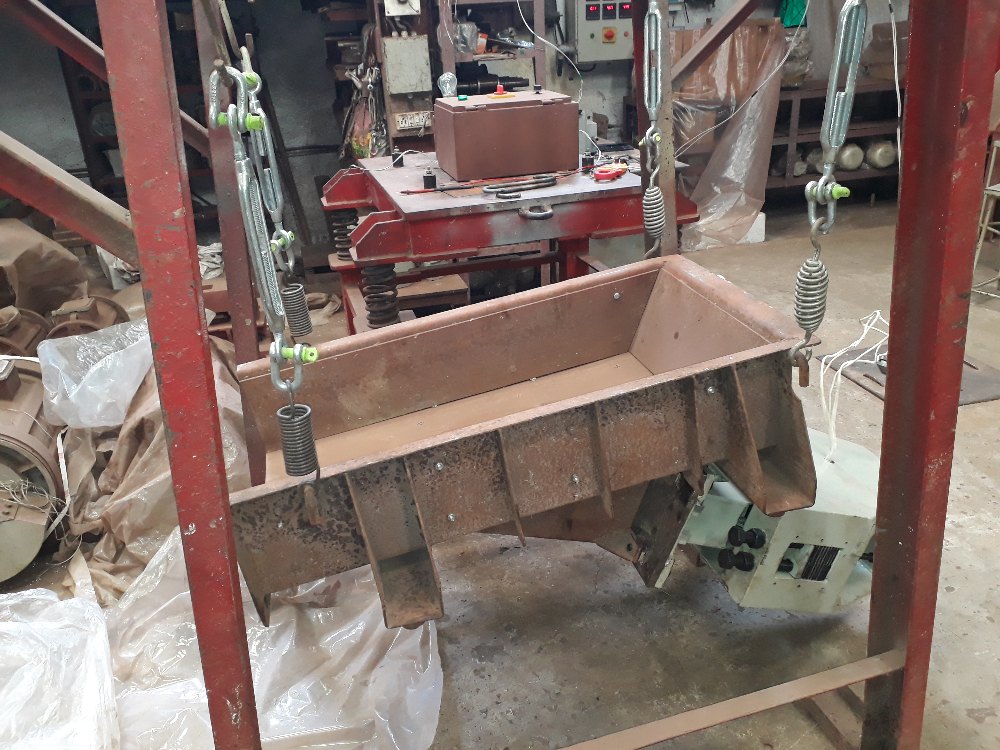 Electromagnetic Conveyors, Capacity: 100 kg