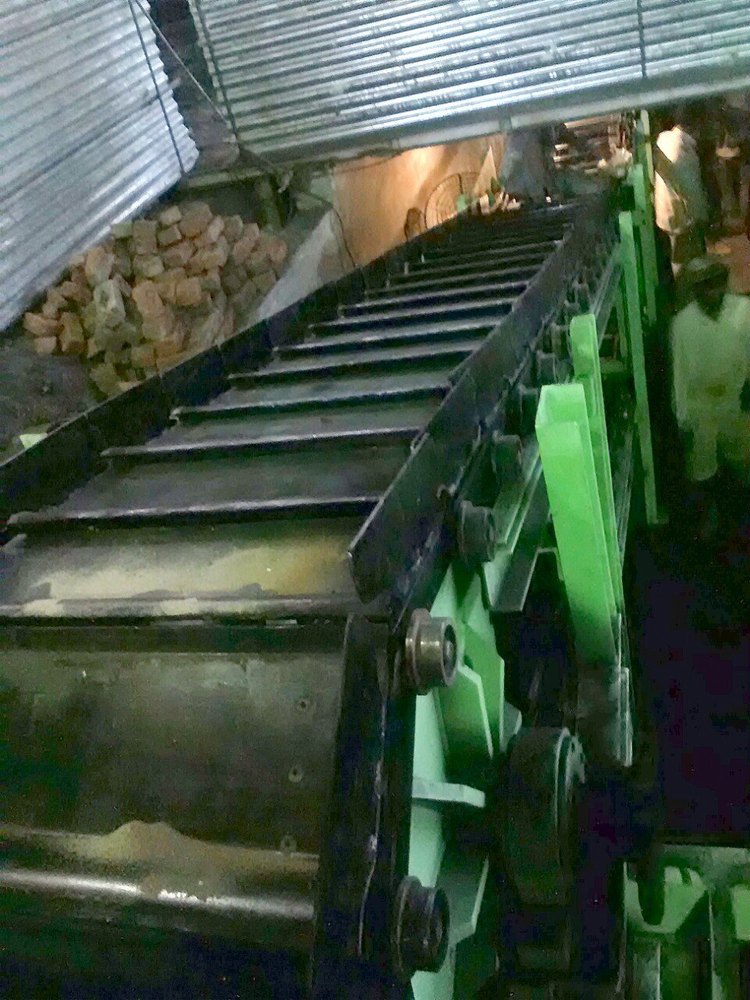 Flexible Conveyors Mild Steel Industrial Apron Conveyor, Material Handling Capacity: 1-50 kg per feet, Capacity: 5 Ton